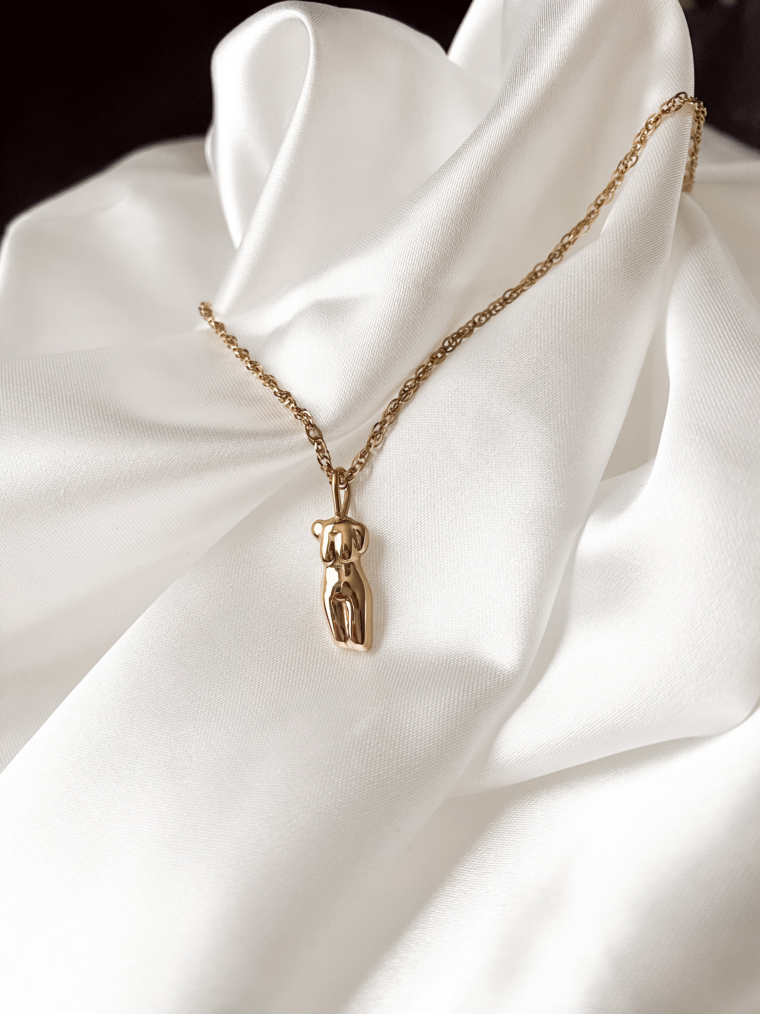 Femme Necklace