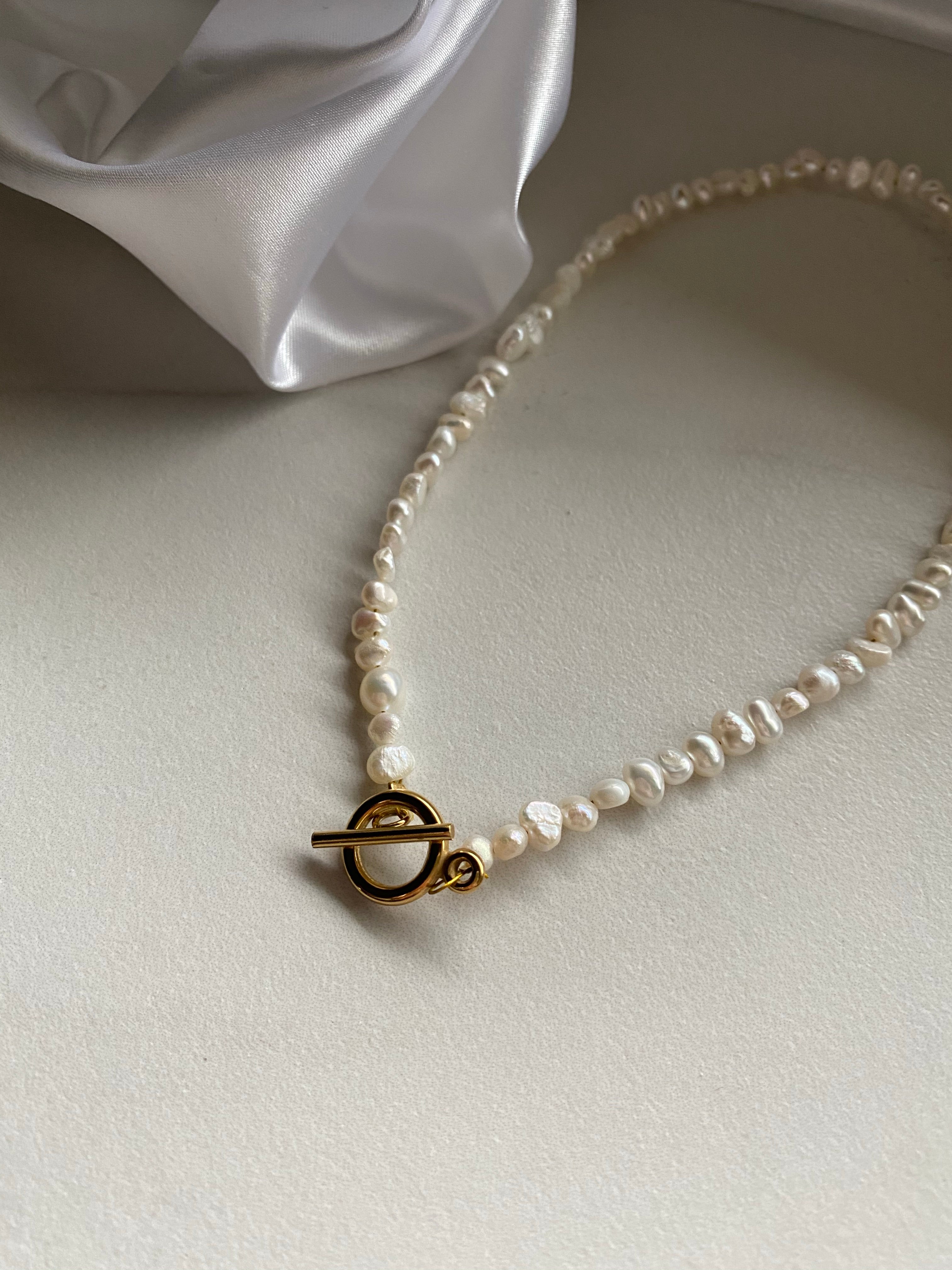 Classic Pearl Choker