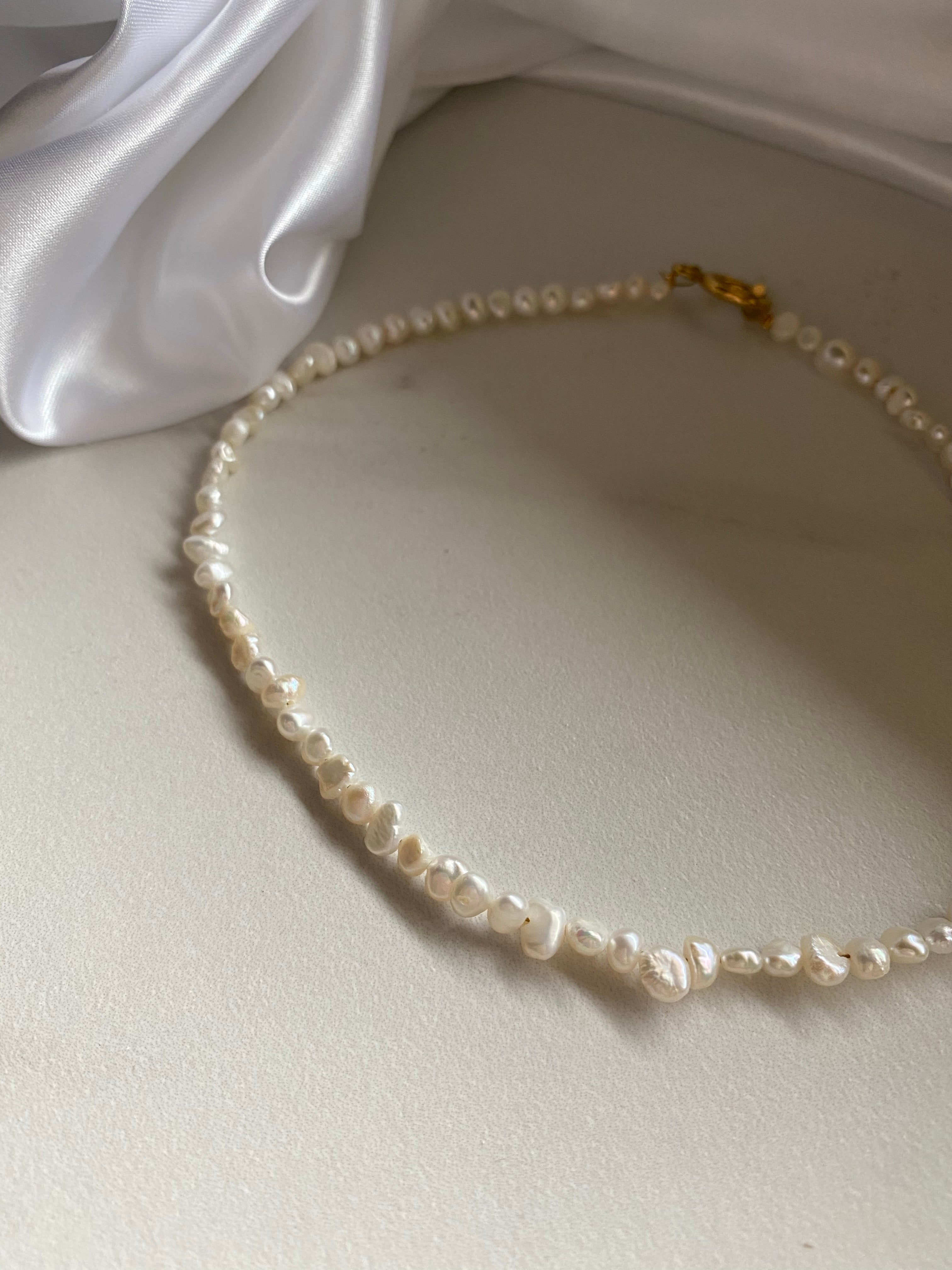 Classic Pearl Choker